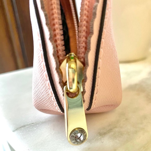 Henri Bendel Small Light Pink Scalloped Coin Pouch - Picture 6 of 9